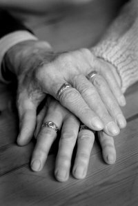 L�heisyys ja yst�vyys -kalenteri 2008