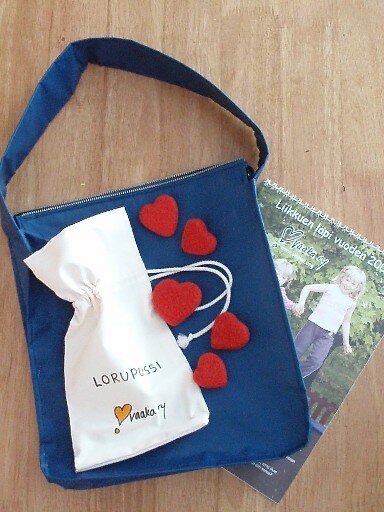 Lorupussi, syd�nkoruja, olkalaukku ja kalenteri